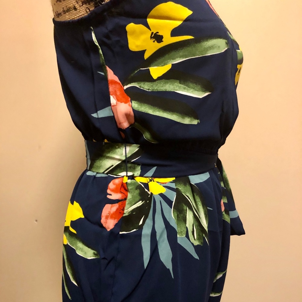 🍃1 LEFT M🎉3 for $20💕NWT Navy Trop Belted Romper - Picture 11 of 12